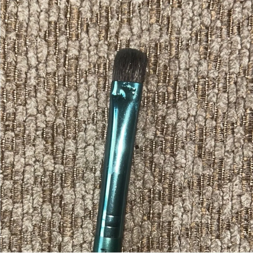 MAC Cosmetics Alluring Aquatic #233 Split Fibre Eye Shadow Brush